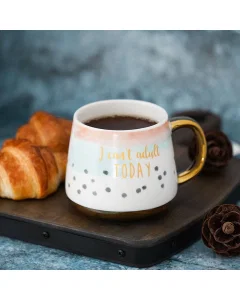 Porcelain mug with handle