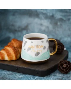 Porcelain mug with handle