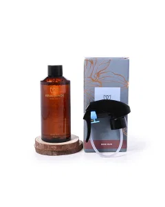 Perfumed spray with the scent of roses and oud